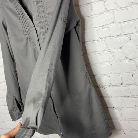 Charlotte Russe Gray Long Button Down with Tiny Ruffle Details - Picture 4 of 8